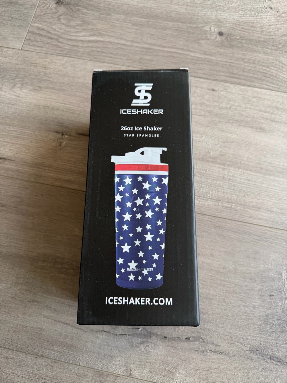 NIB Ice Shaker 26 ounce Ice Shaker bottle - Star Spangled
